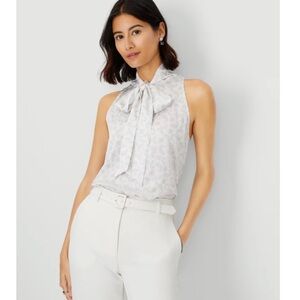 Ann Taylor white paisley tie neck sleeveless top size large